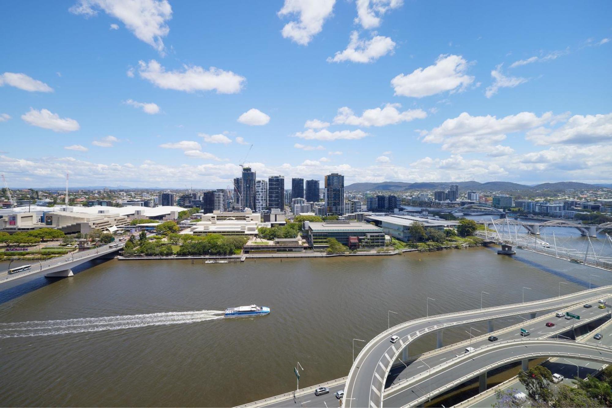 ดับเบิลยู บริสเบน Hotel ภายนอก รูปภาพ Aerial view of the River City skyline