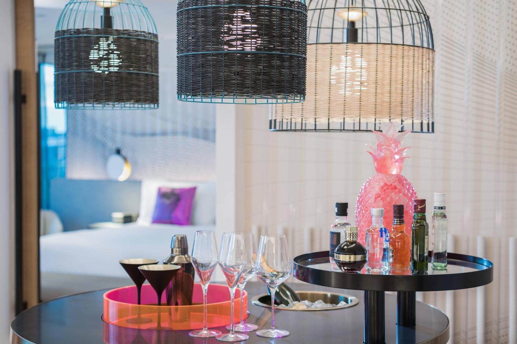 ดับเบิลยู บริสเบน Hotel ภายนอก รูปภาพ A bar in a hotel room