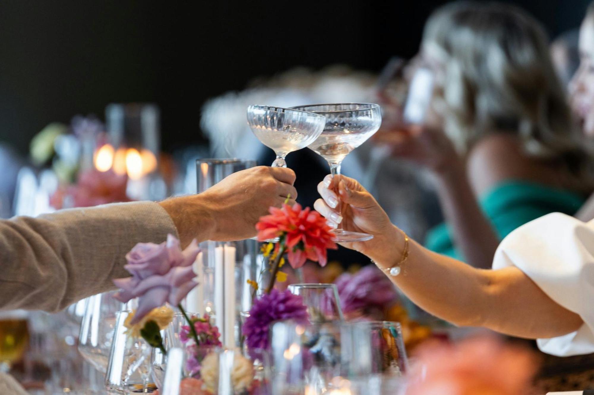 ดับเบิลยู บริสเบน Hotel ภายนอก รูปภาพ A toast at a wedding